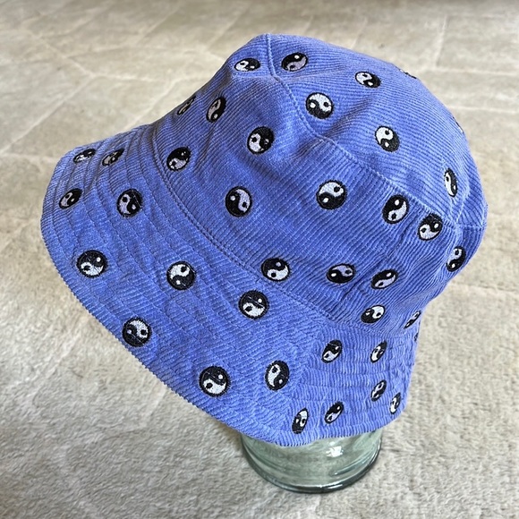 Urban Outfitters Corduroy Ying Yang Bucket Hat - Picture 2 of 9